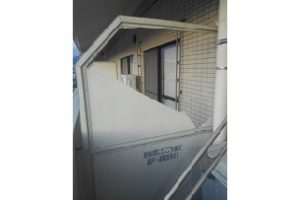 宝塚市 ﾏﾝｼｮﾝ ﾊﾞﾙｺﾆｰ隔て板修繕工事Beforeイメージ