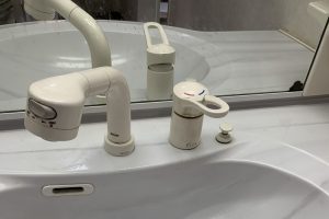 宝塚市 洗面台の水栓金具取替工事Beforeイメージ