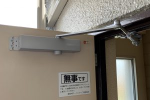 宝塚市 ドアクローザー取替工事Afterイメージ